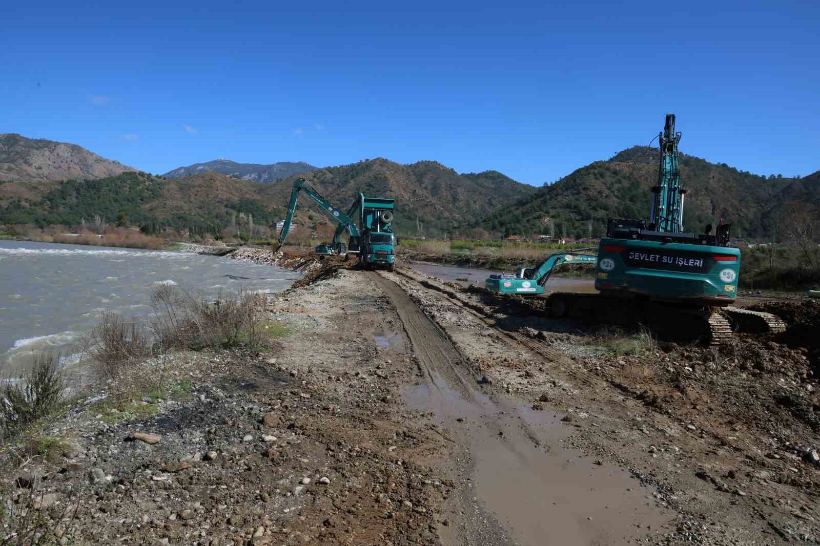 Bakan Yardımcısı Gizligider: "Geçen yıla oranla yağışlar yüzde 66 arttı"
Bakan Yardımcısı Gizligider: "Geçen yıla oranla yağışlar yüzde 66 arttı"