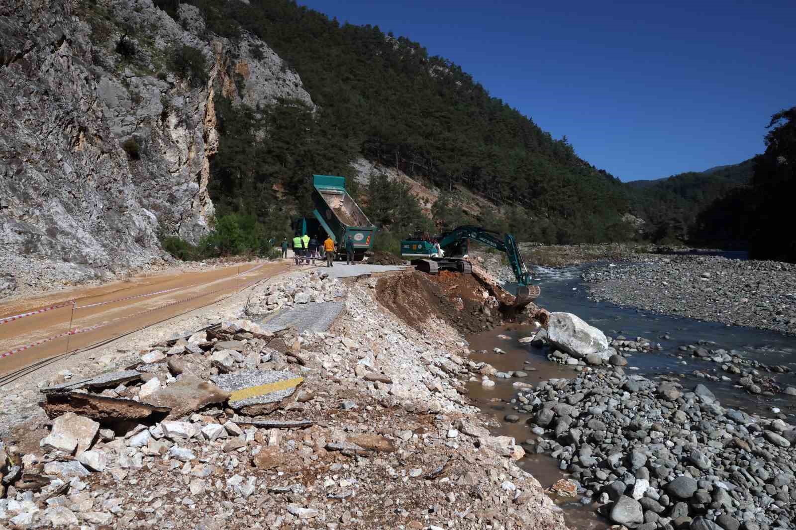 Bakan Yardımcısı Gizligider: "Geçen yıla oranla yağışlar yüzde 66 arttı"
Bakan Yardımcısı Gizligider: "Geçen yıla oranla yağışlar yüzde 66 arttı"