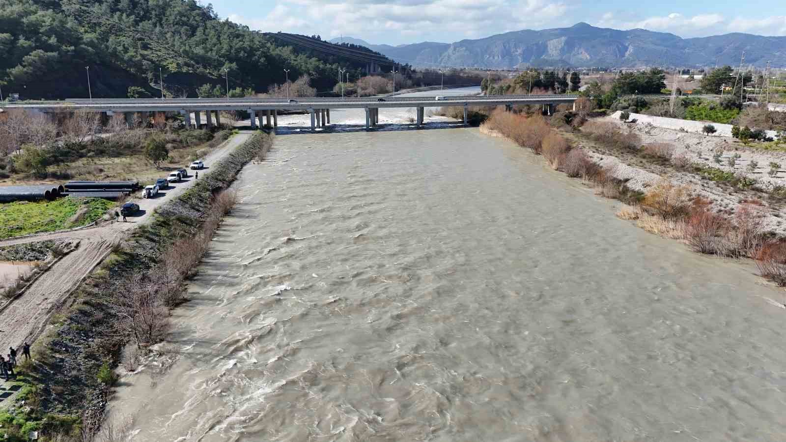 Bakan Yardımcısı Gizligider: "Geçen yıla oranla yağışlar yüzde 66 arttı"
Bakan Yardımcısı Gizligider: "Geçen yıla oranla yağışlar yüzde 66 arttı"