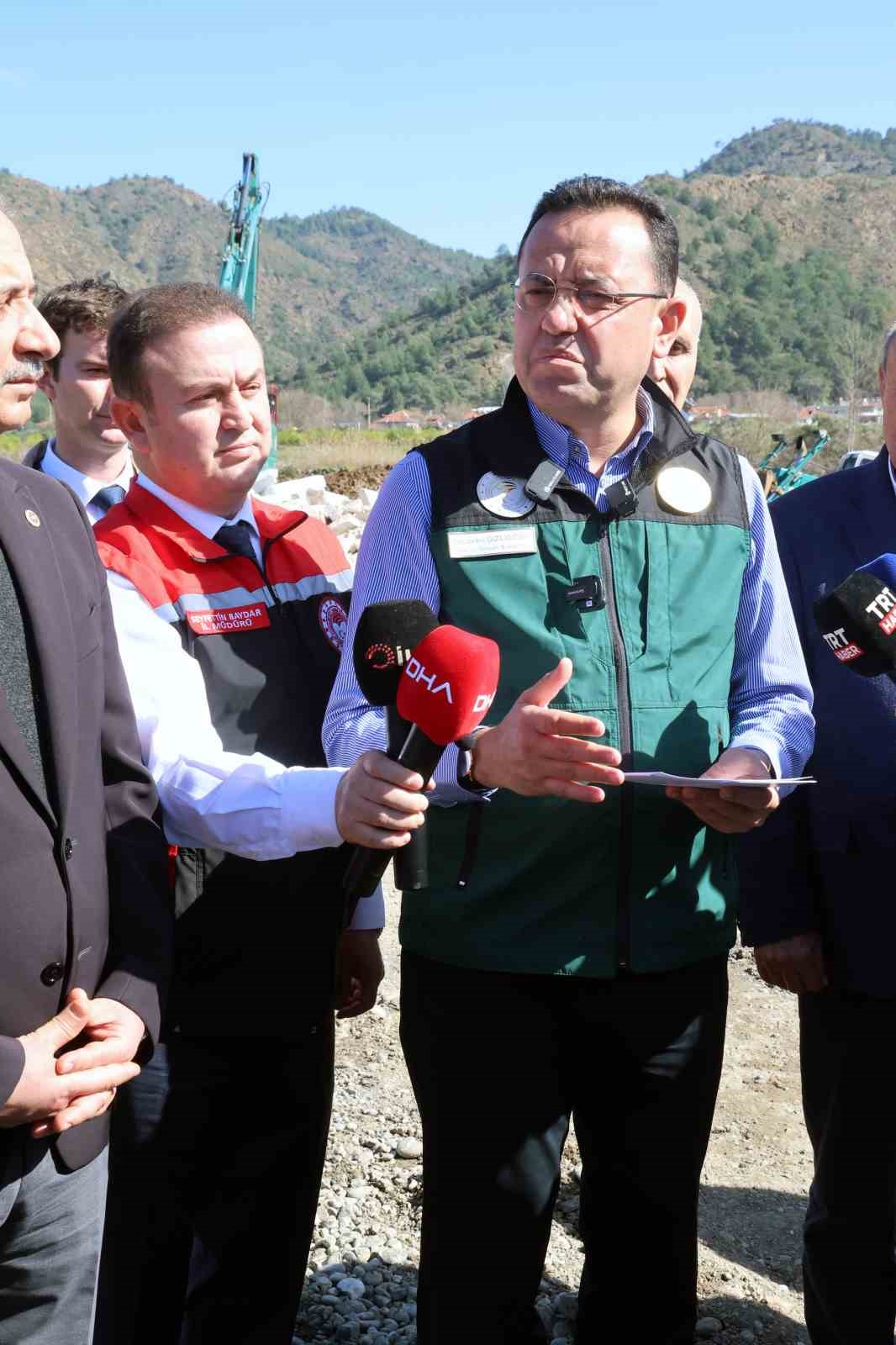 Bakan Yardımcısı Gizligider: "Geçen yıla oranla yağışlar yüzde 66 arttı"
Bakan Yardımcısı Gizligider: "Geçen yıla oranla yağışlar yüzde 66 arttı"