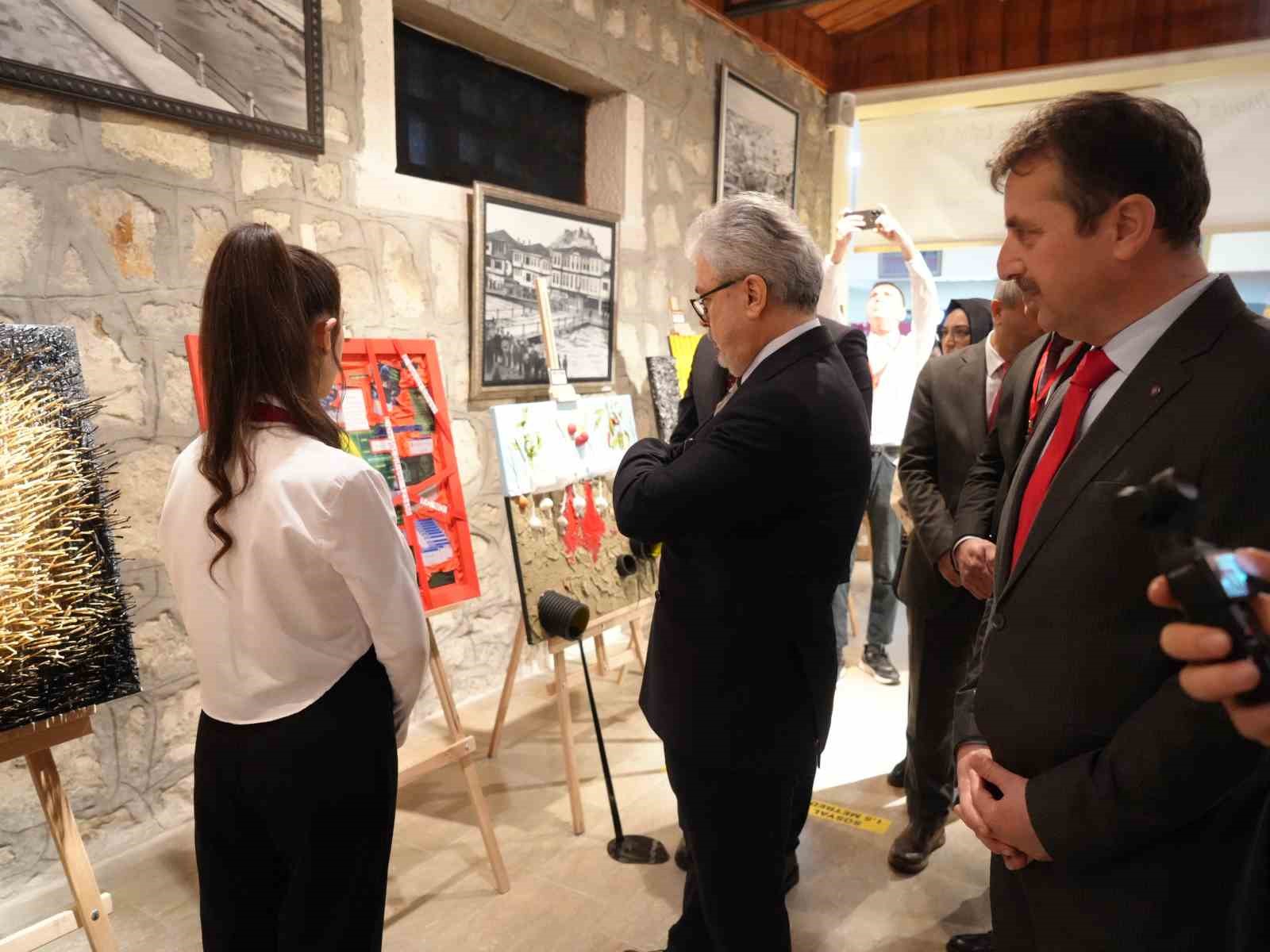 Bakan Yardımcısı Yelkenci, Harezmi Eğitim Modeliyle hazırlanan sergiyi gezdi
