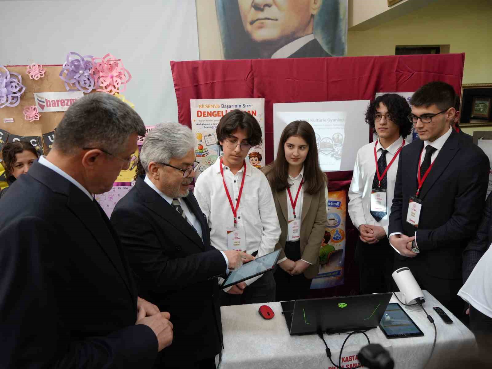 Bakan Yardımcısı Yelkenci, Harezmi Eğitim Modeliyle hazırlanan sergiyi gezdi
