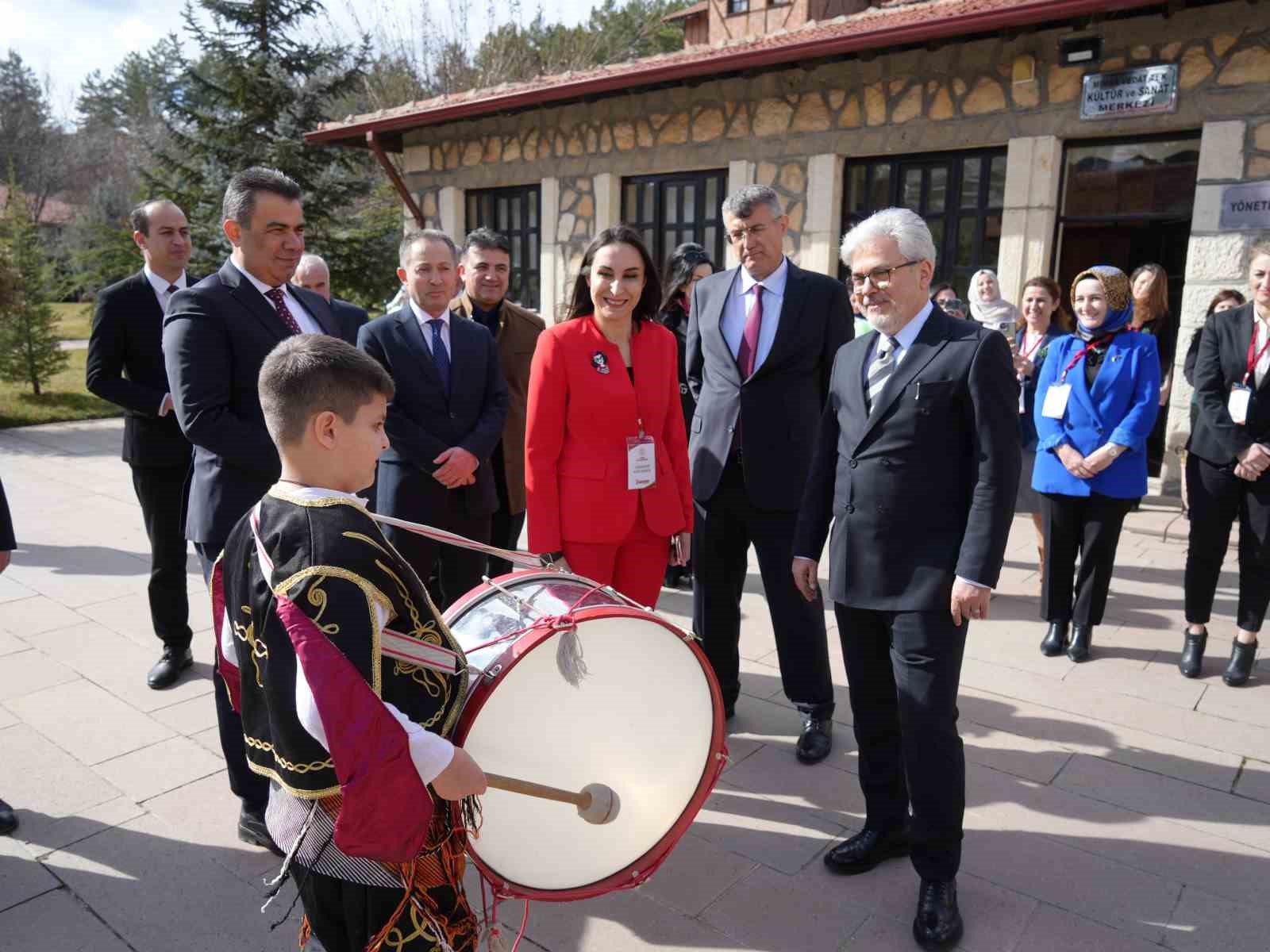 Bakan Yardımcısı Yelkenci, Harezmi Eğitim Modeliyle hazırlanan sergiyi gezdi
