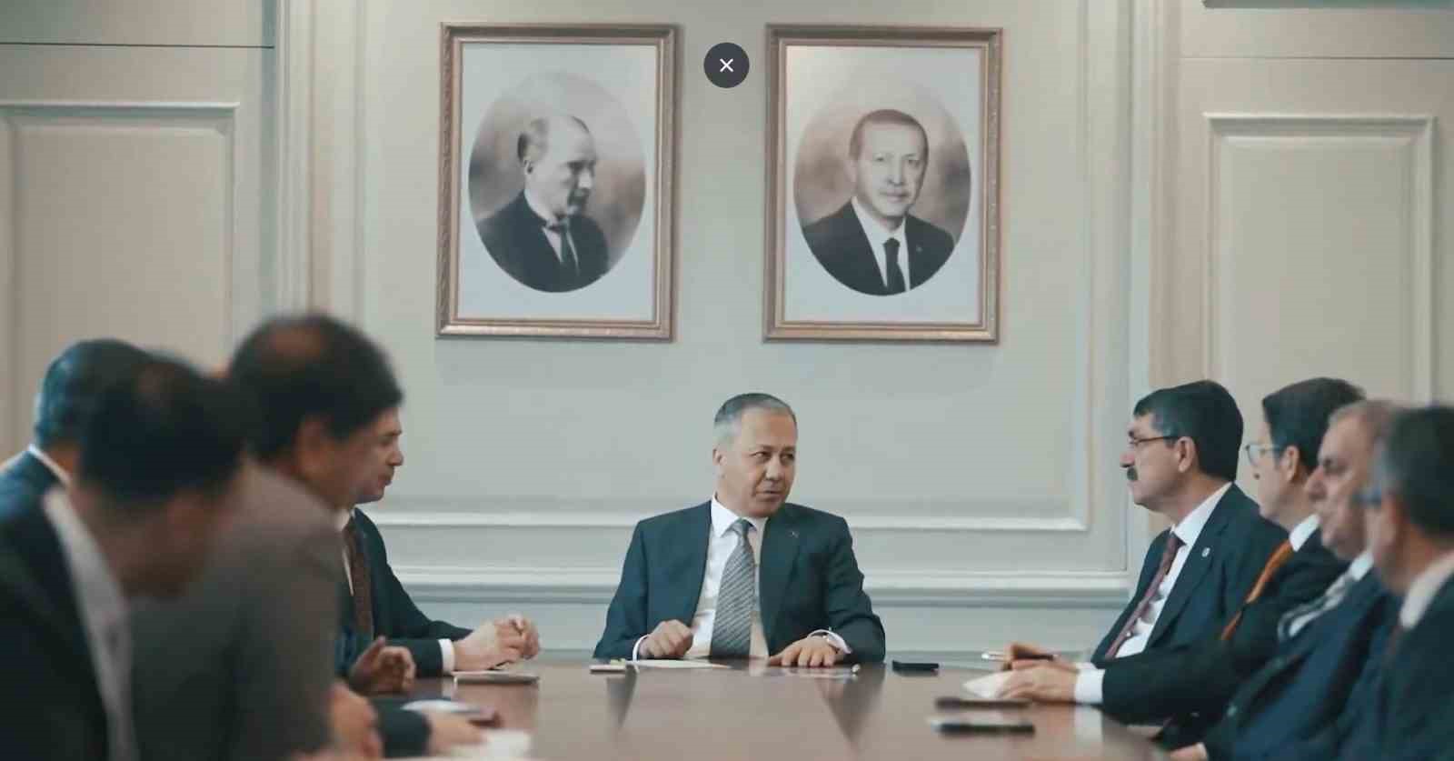 Bakan Yerlikaya, Ezidi toplum temsilcilerini kabul etti
Bakan Yerlikaya, Ezidi toplum temsilcilerini kabul etti
