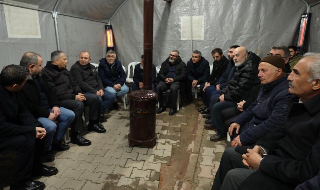 Bakan Yerlikaya, Yalova’da şehit polis Yasin Koçyiğit’in ailesini ziyaret etti
