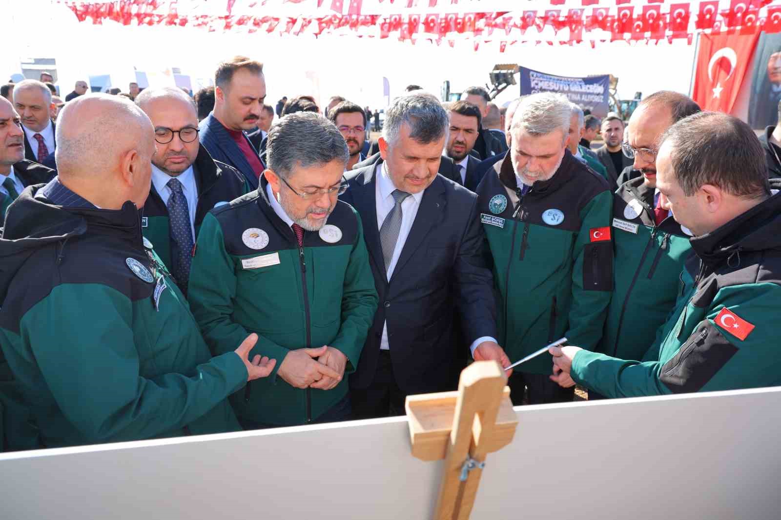 Bakan Yumaklı: "23 yılda 352 içme suyu tesisini tamamladık"
Bakan Yumaklı: "23 yılda 352 içme suyu tesisini tamamladık"