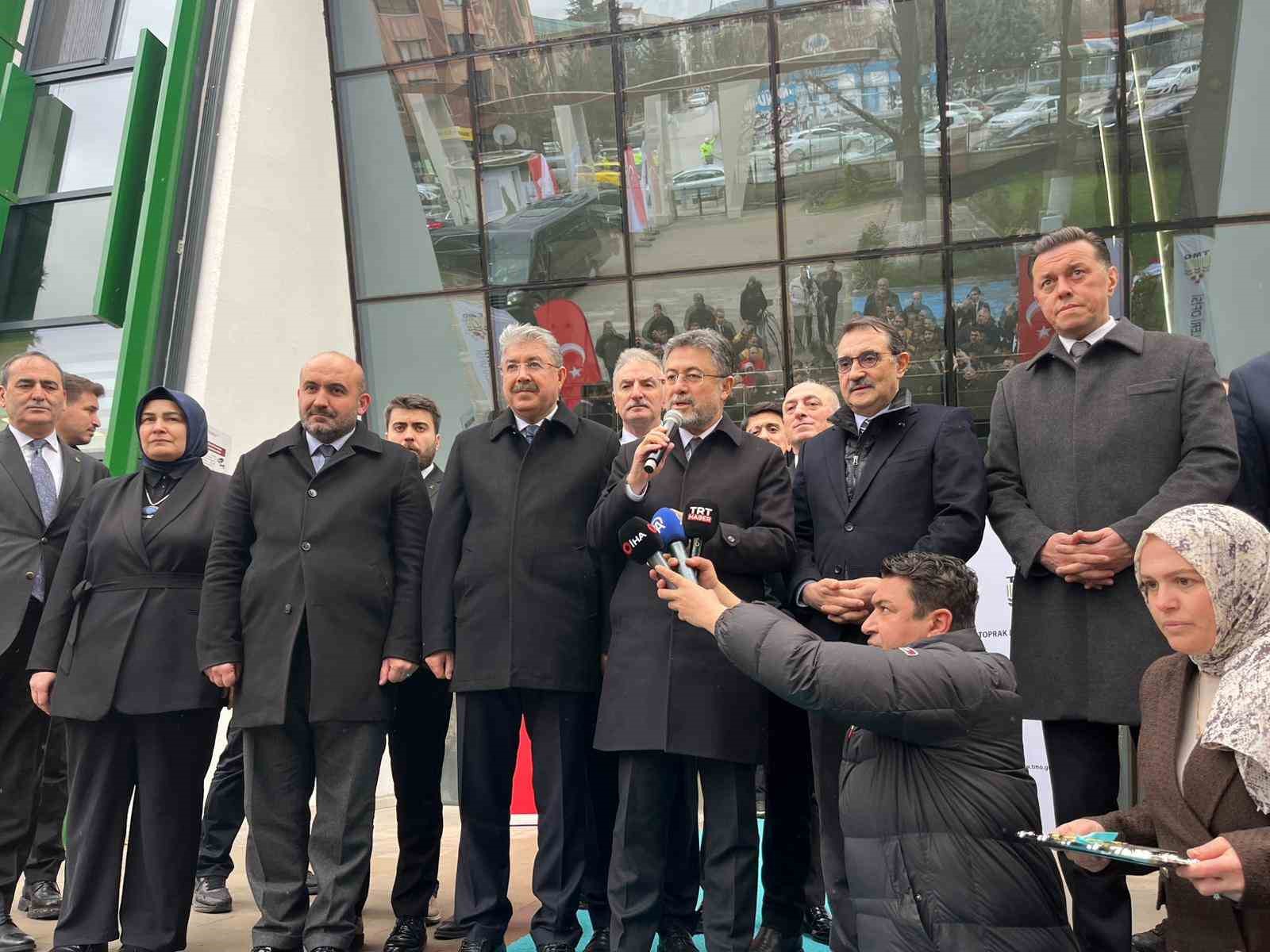 Bakan Yumaklı, Eskişehir’de TMO’nun yeni binasını açılışını gerçekleştirdi
Bakan Yumaklı, Eskişehir’de TMO’nun yeni binasını açılışını gerçekleştirdi