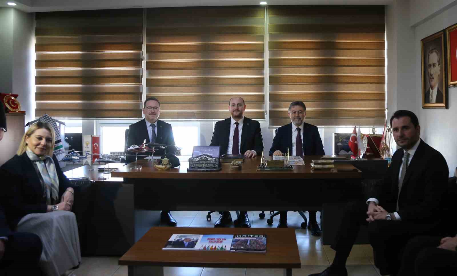 Bakan Yumaklı, huzurevindeki kadınların 8 Mart Dünya Kadınlar Günü’nü kutladı
