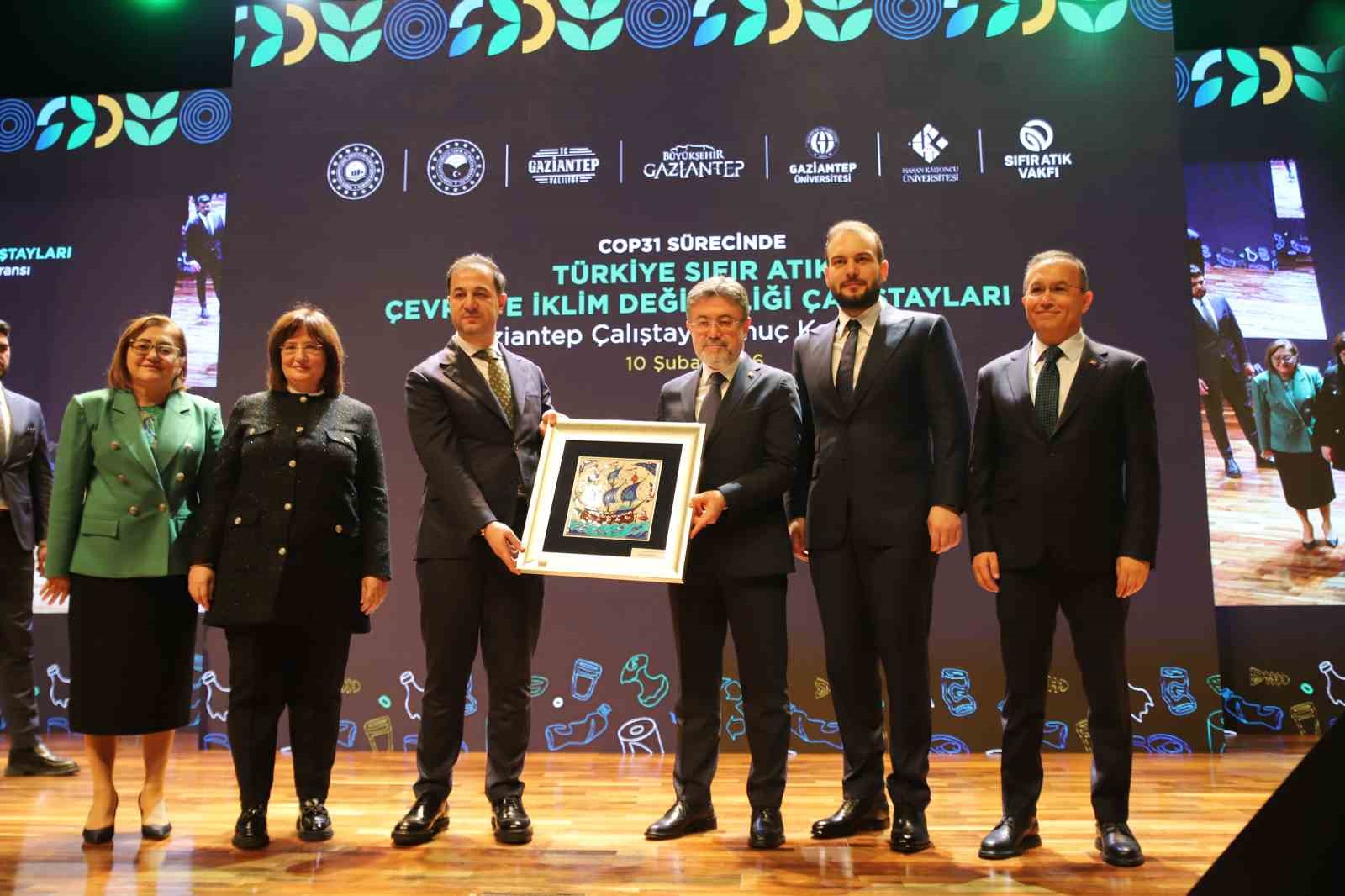 Bakan Yumaklı: "Küresel ölçekte her yıl yaklaşık 2,3 milyar ton gıda israf ediliyor"
