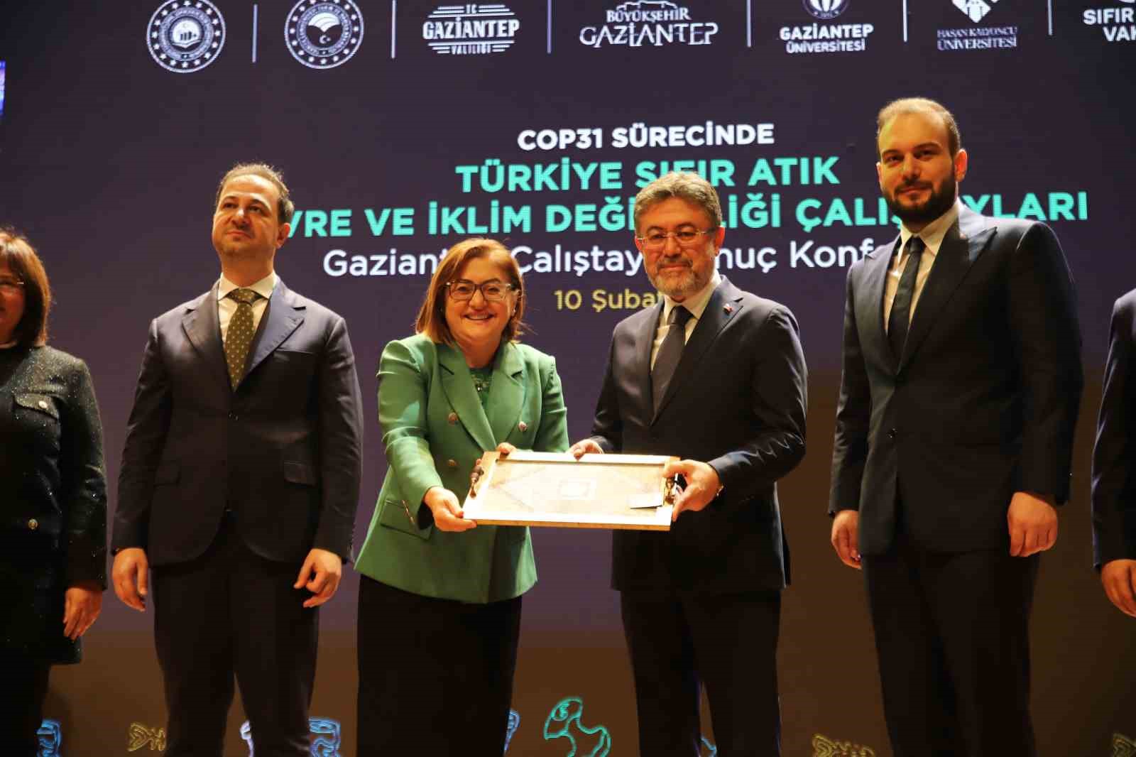 Bakan Yumaklı: "Küresel ölçekte her yıl yaklaşık 2,3 milyar ton gıda israf ediliyor"
