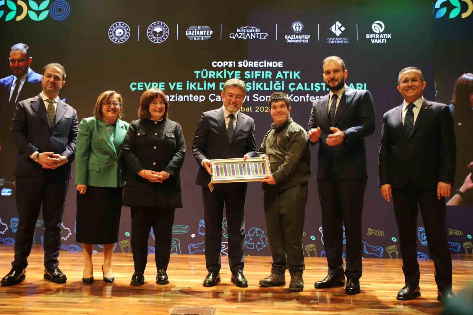 Bakan Yumaklı: "Küresel ölçekte her yıl yaklaşık 2,3 milyar ton gıda israf ediliyor"
