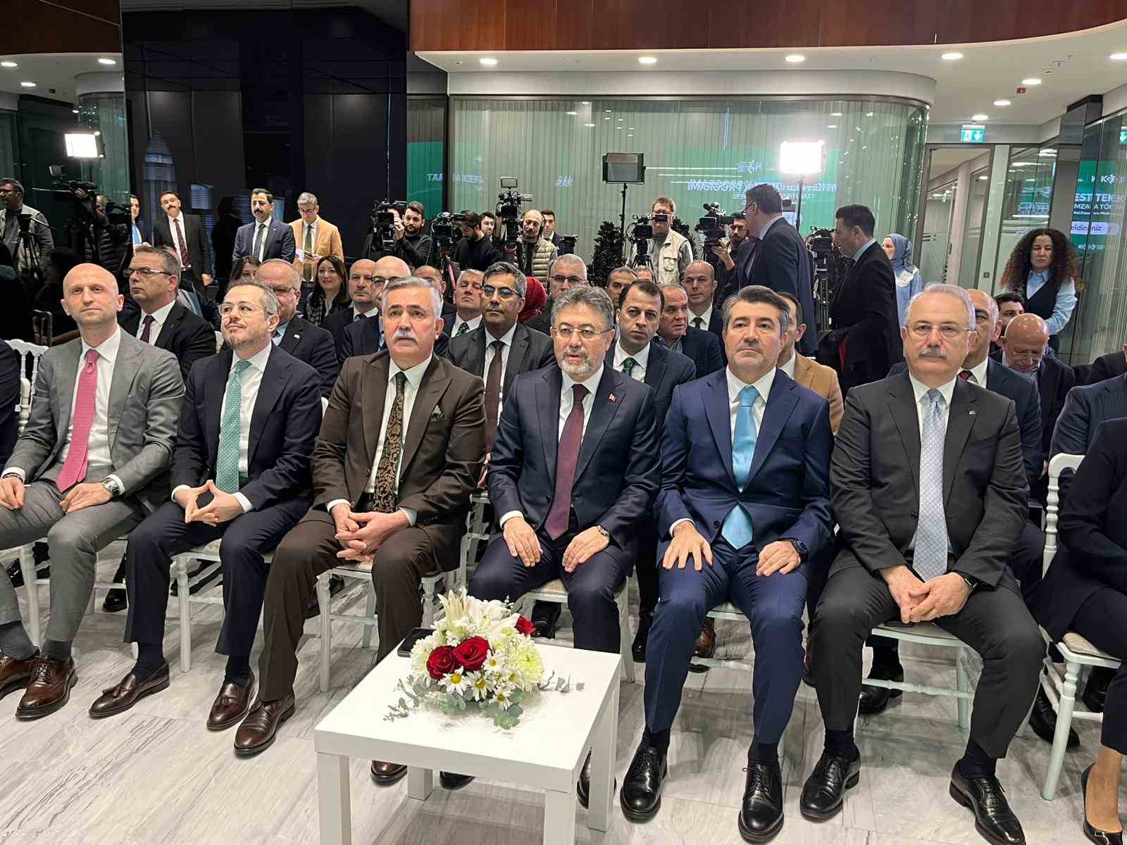 Bakan Yumaklı: "Tarımı sadece bir sektör olarak ele almak, düşünmek büyük bir yanılgı olur"
