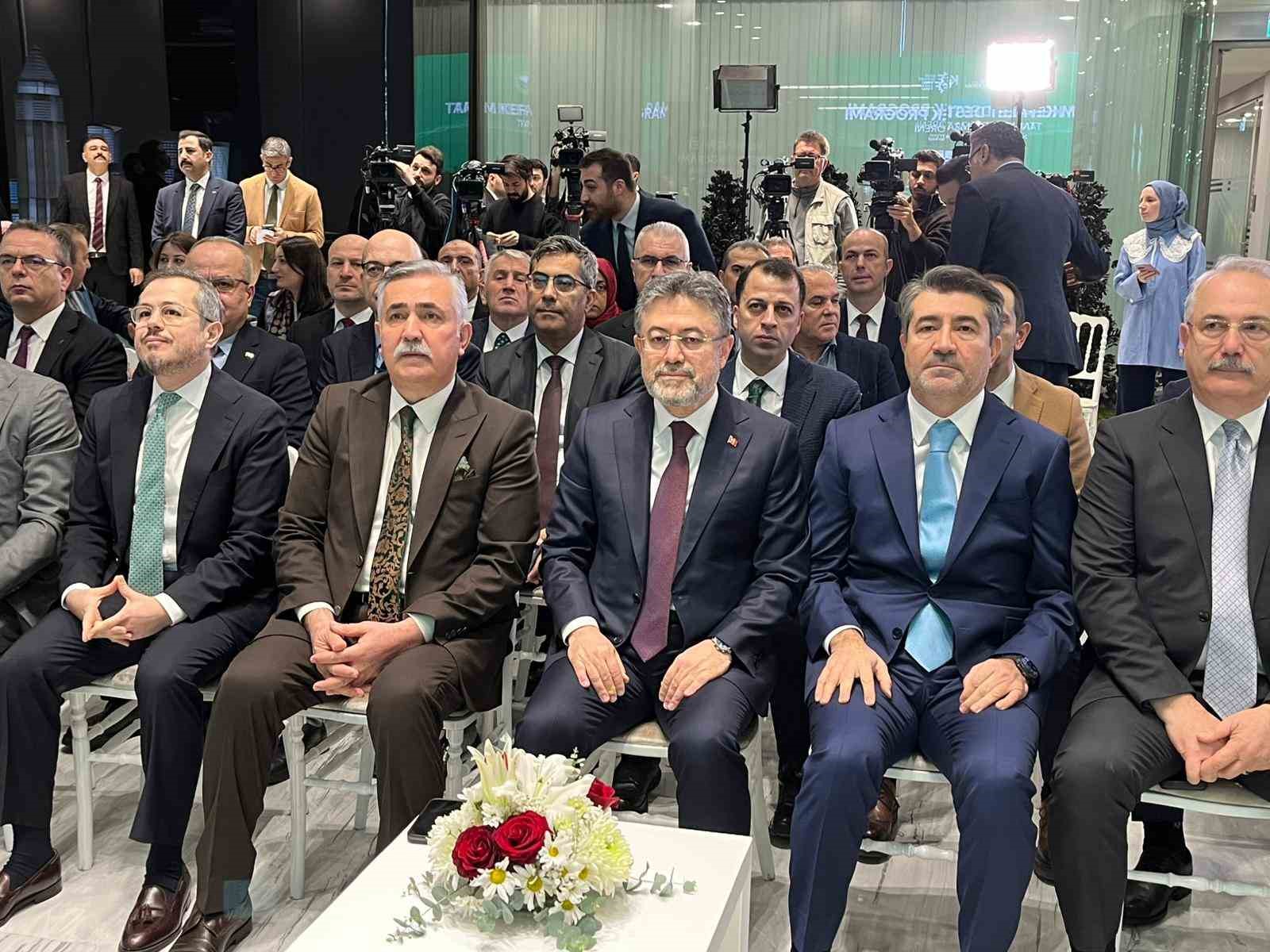 Bakan Yumaklı: "Tarımı sadece bir sektör olarak ele almak, düşünmek büyük bir yanılgı olur"
