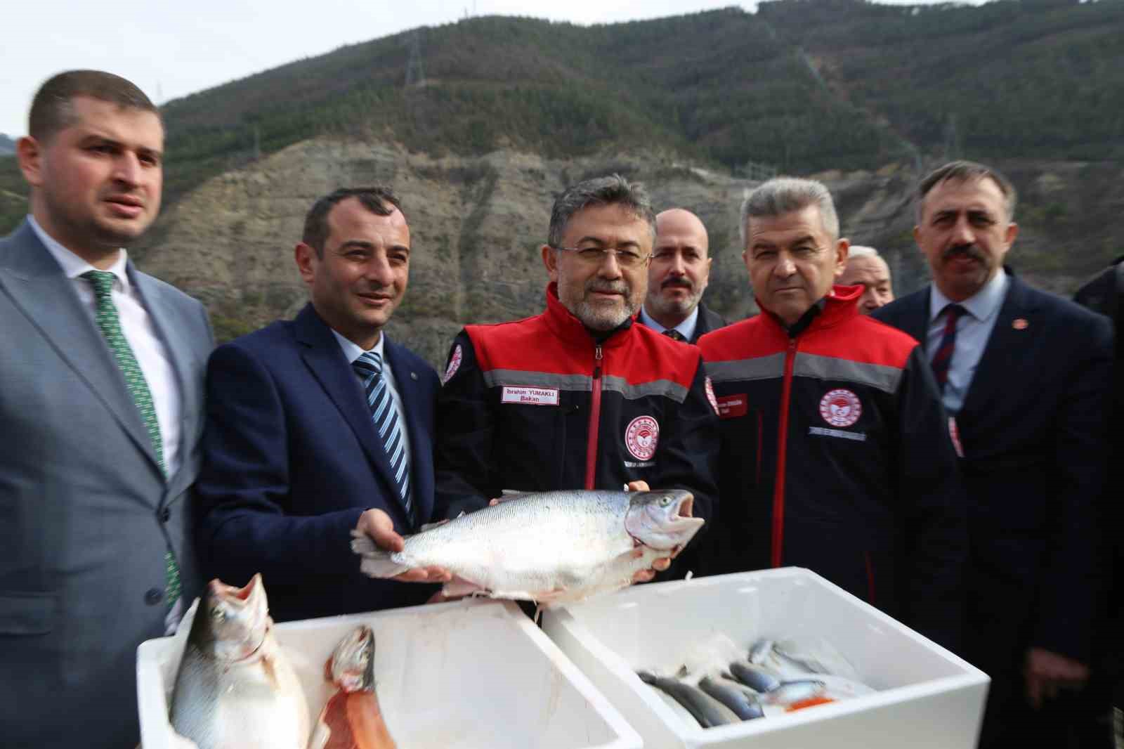 Bakan Yumaklı: "Türk somonu ihracatı 500 milyon dolara ulaştı"
