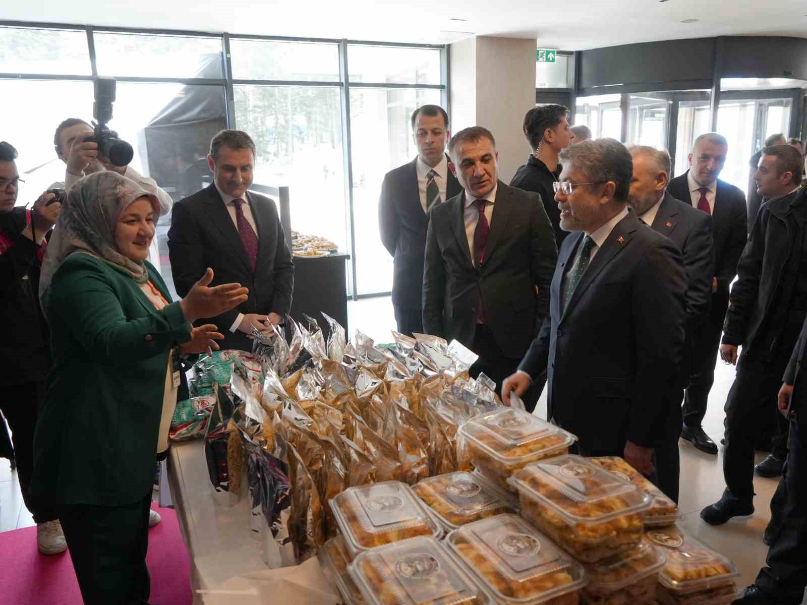 Bakan Yumaklı’dan zirai don açıklaması: "Geneli itibarıyla bir zirai don hadisesi yaşanmadı"
