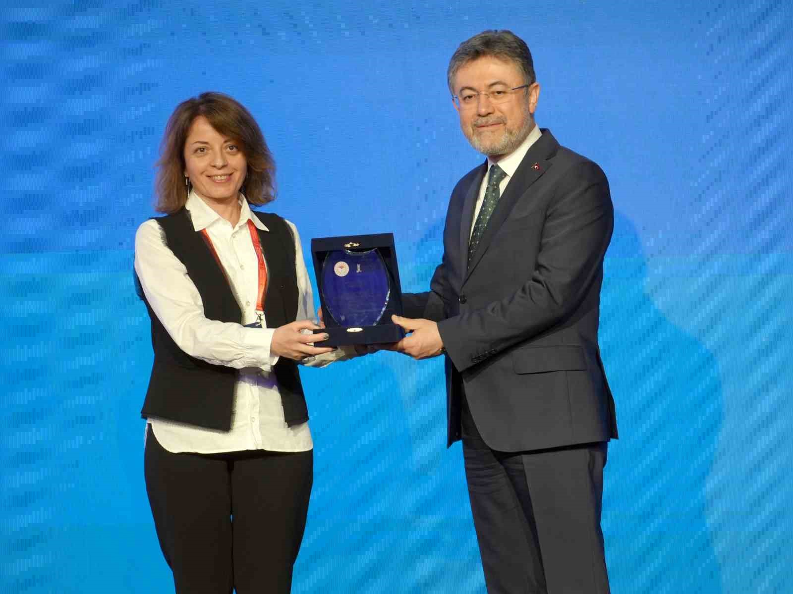 Bakan Yumaklı’dan zirai don açıklaması: "Geneli itibarıyla bir zirai don hadisesi yaşanmadı"
