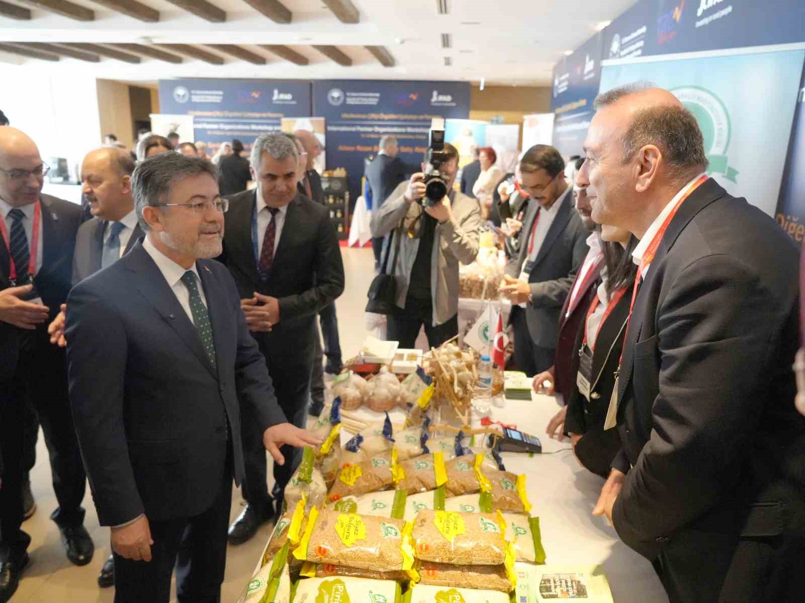 Bakan Yumaklı’dan zirai don açıklaması: "Geneli itibarıyla bir zirai don hadisesi yaşanmadı"
