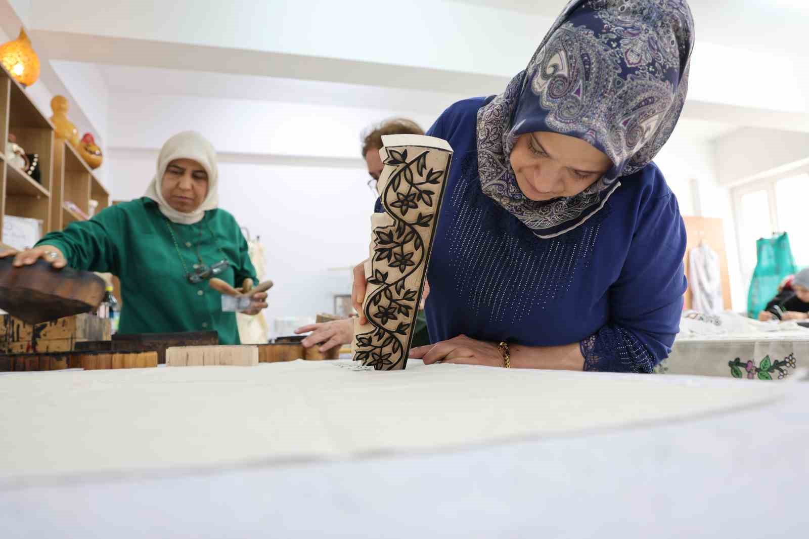 Bakanlıktan sanatçı belgesi alan usta, çit baskıyı geleceğe taşıyor
