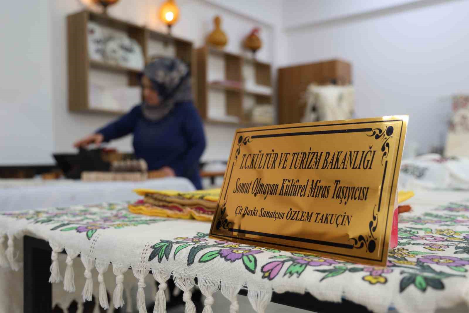 Bakanlıktan sanatçı belgesi alan usta, çit baskıyı geleceğe taşıyor
