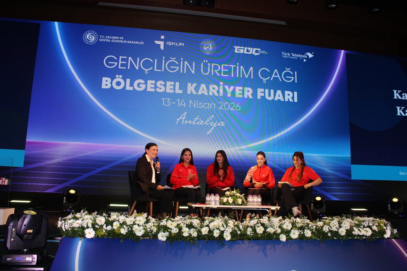 BAKİF26’da kadın milli sporculara ilgi
