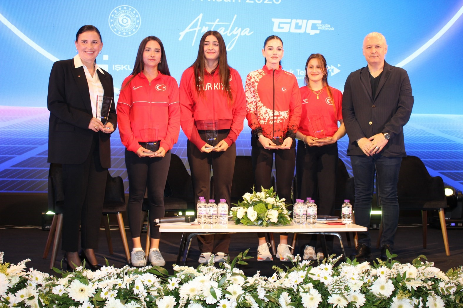 BAKİF26’da kadın milli sporculara ilgi
