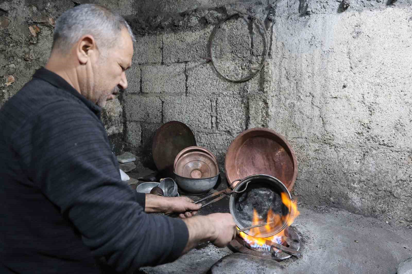 Bakırcılar Çarşısı’nda zamana direnen son ustalar
