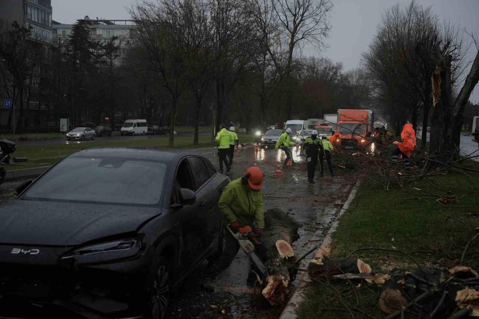 Bakırköy sahil yolunda Fırtına kabusu
