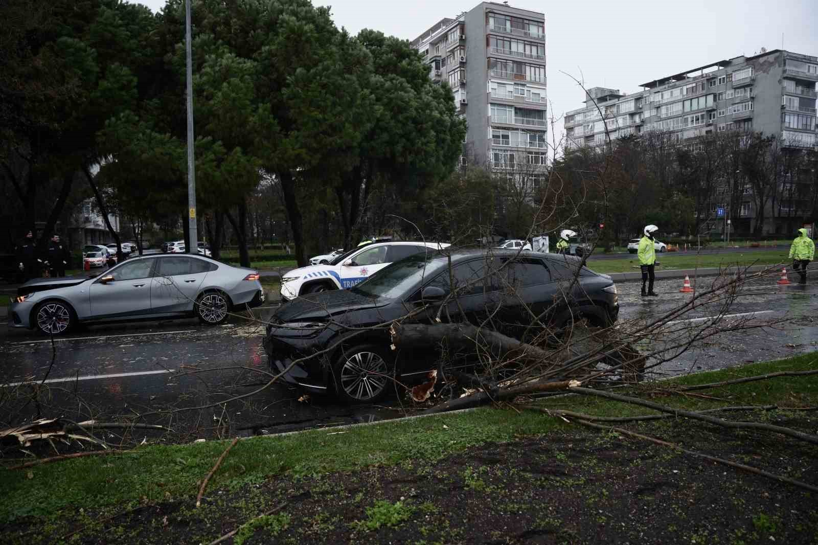 Bakırköy sahil yolunda Fırtına kabusu
