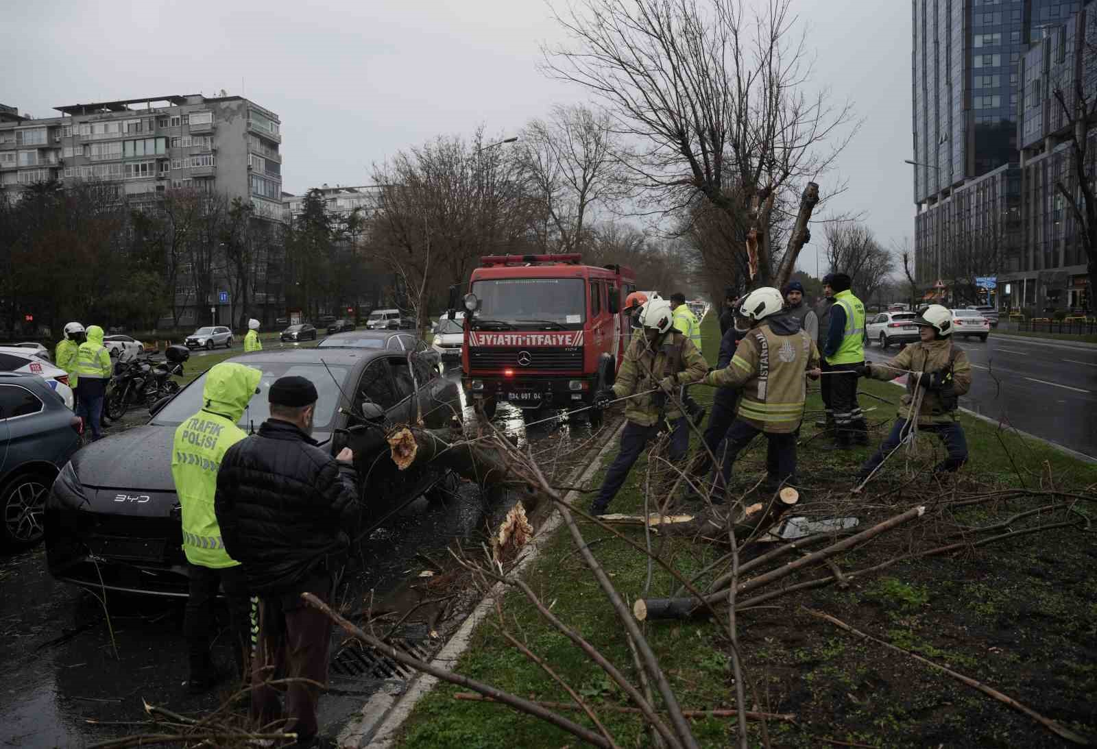 Bakırköy sahil yolunda Fırtına kabusu

