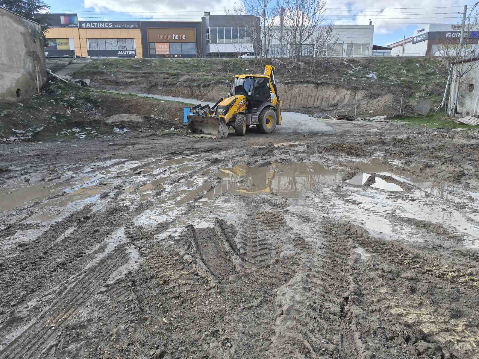 Baksan Sanayi Sitesi’nde ’balık tutulan’ yer onarıldı, diğer sokaklar aynı kaldı
