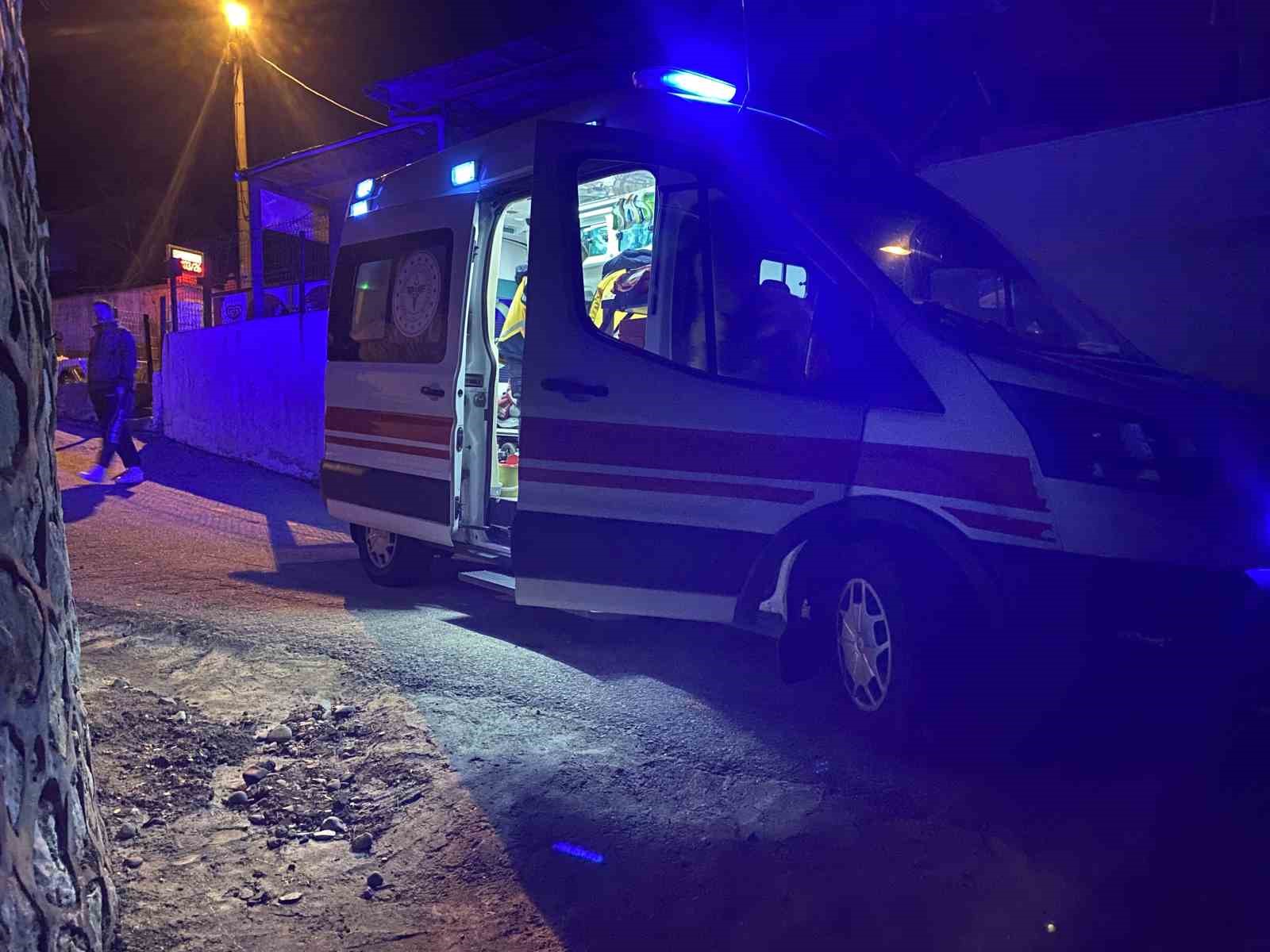 Balık tutmak için açılan kayık battı, baba-oğul ölümden döndü
