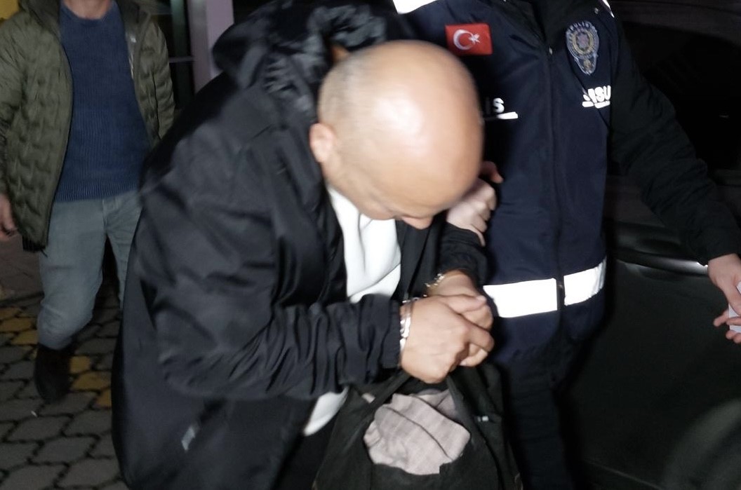 Balıkçı barınağında emekli polisi bıçaklayan şahsa 5 yıl 5 ay hapis
