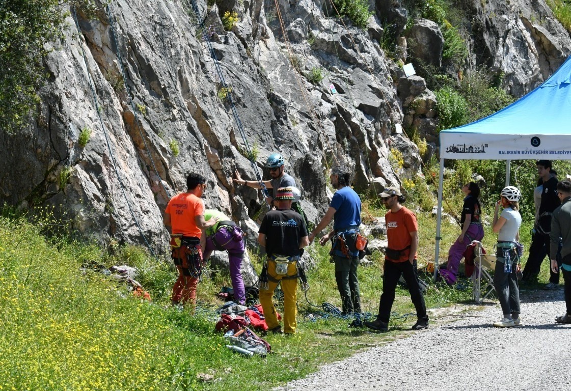 Balıkesir 7. Kaya Tırmanış Şenliği doğa tutkunlarını buluşturdu
