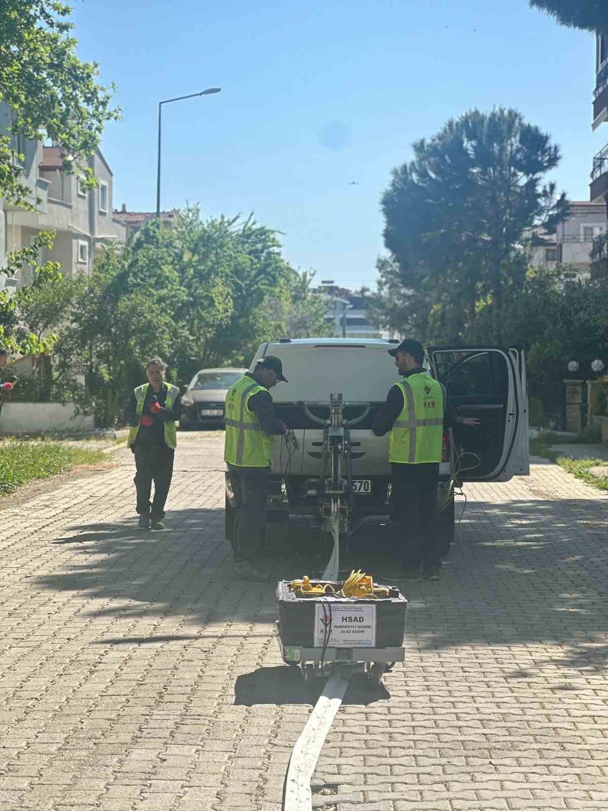 Balıkesir Büyükşehir 20 ilçede deprem dirençli bir kent için sahada
