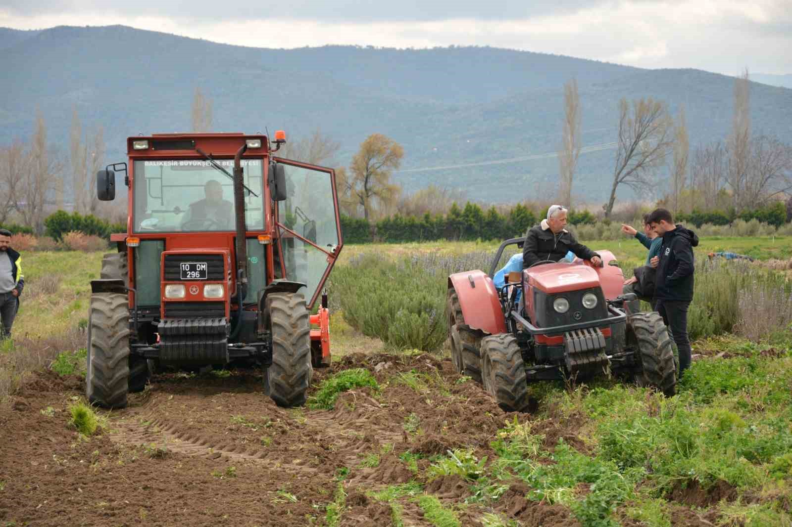 Balıkesir Büyükşehir Belediyesi, kursiyerlerini donanımlı bir eğitimden geçiriyor
