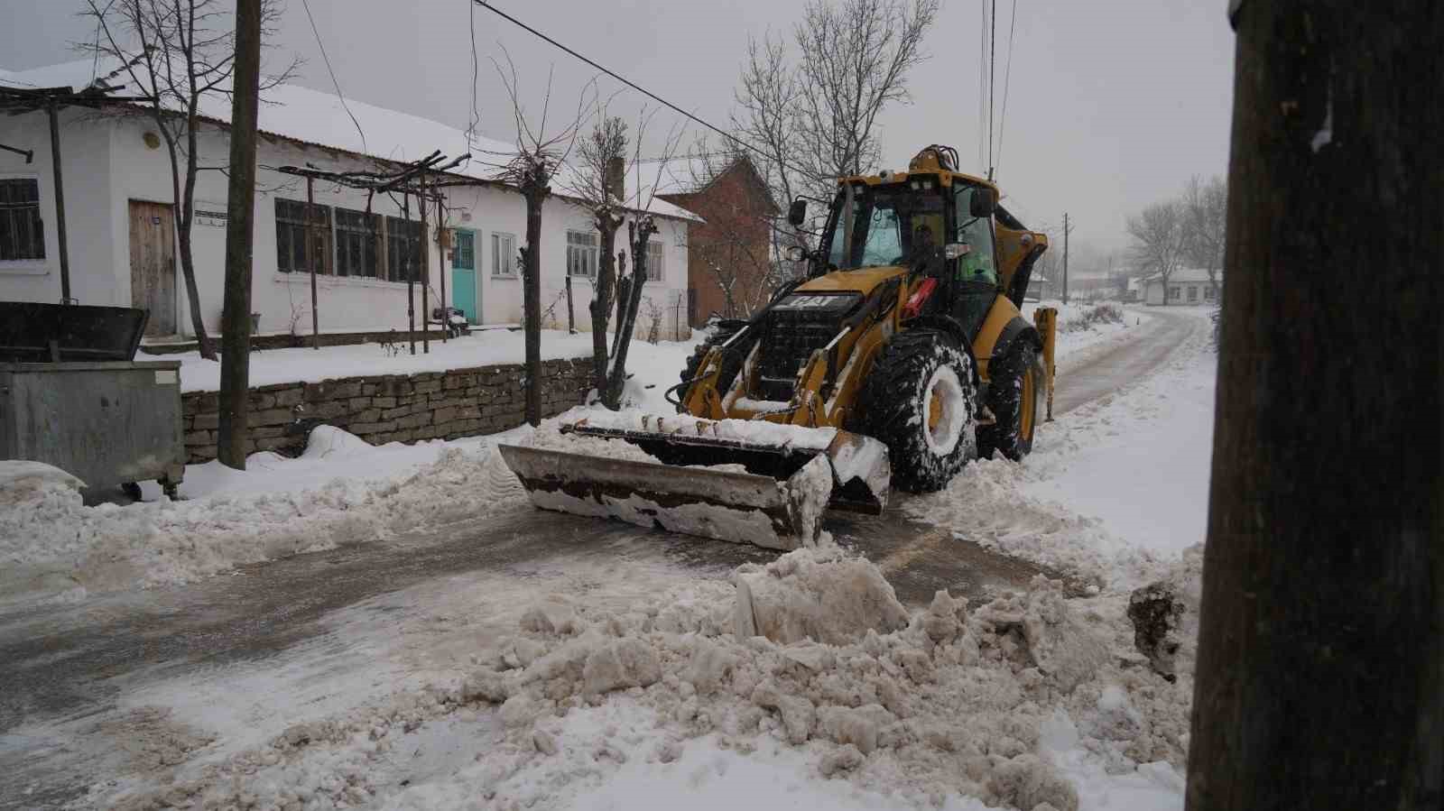 Balıkesir Büyükşehir Belediyesinden karla mücadele çalışmaları
