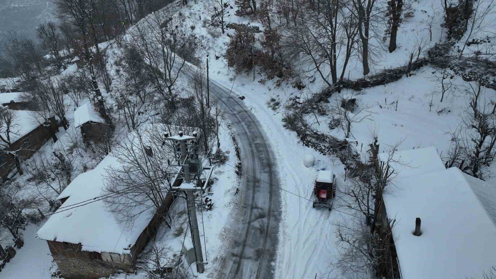 Balıkesir Büyükşehir Belediyesinden karla mücadele çalışmaları
