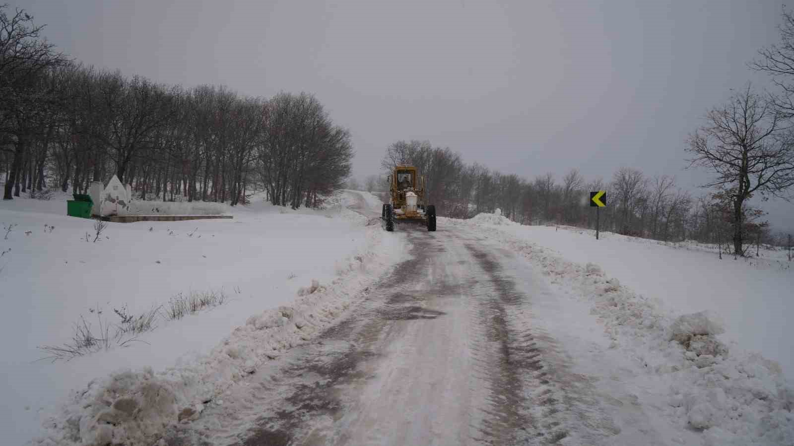 Balıkesir Büyükşehir Belediyesinden karla mücadele çalışmaları
