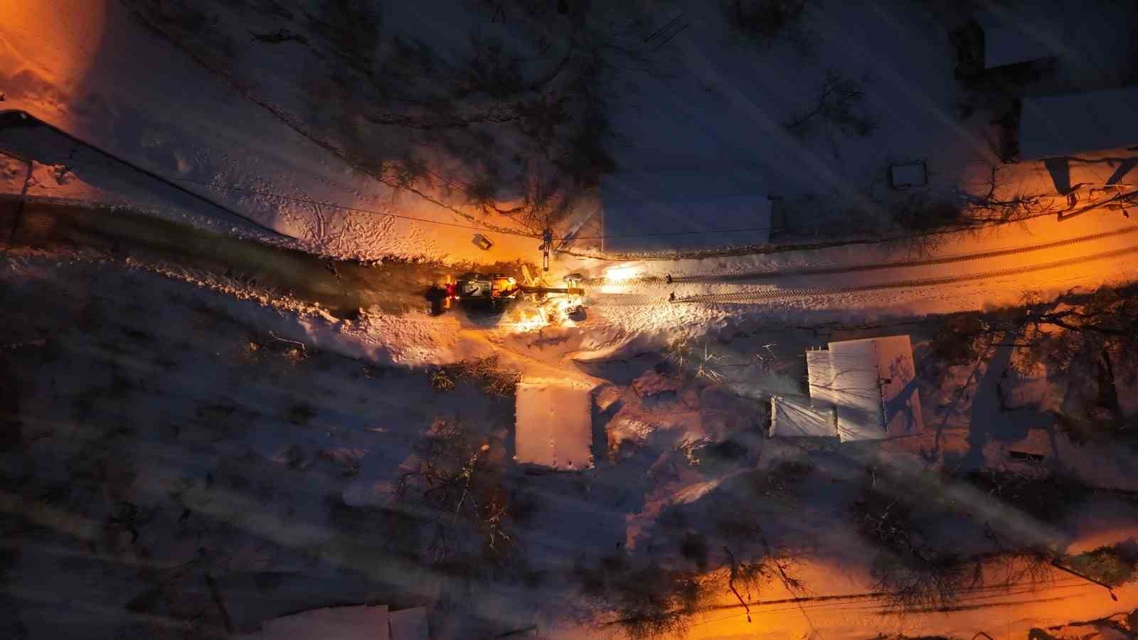 Balıkesir Büyükşehir Belediyesinden karla mücadele çalışmaları
