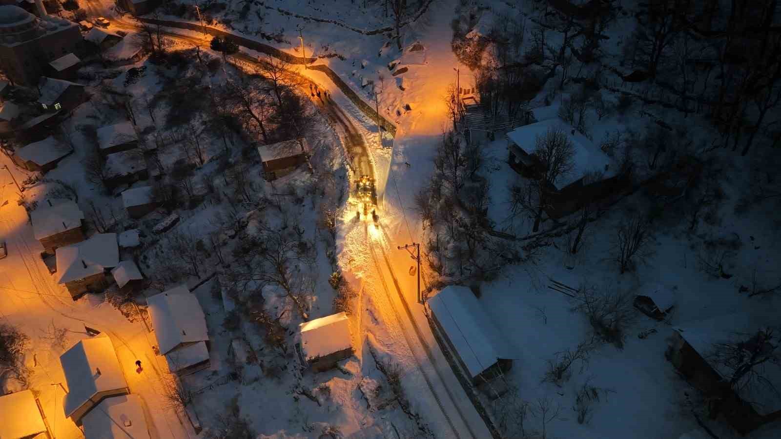 Balıkesir Büyükşehir Belediyesinden karla mücadele çalışmaları
