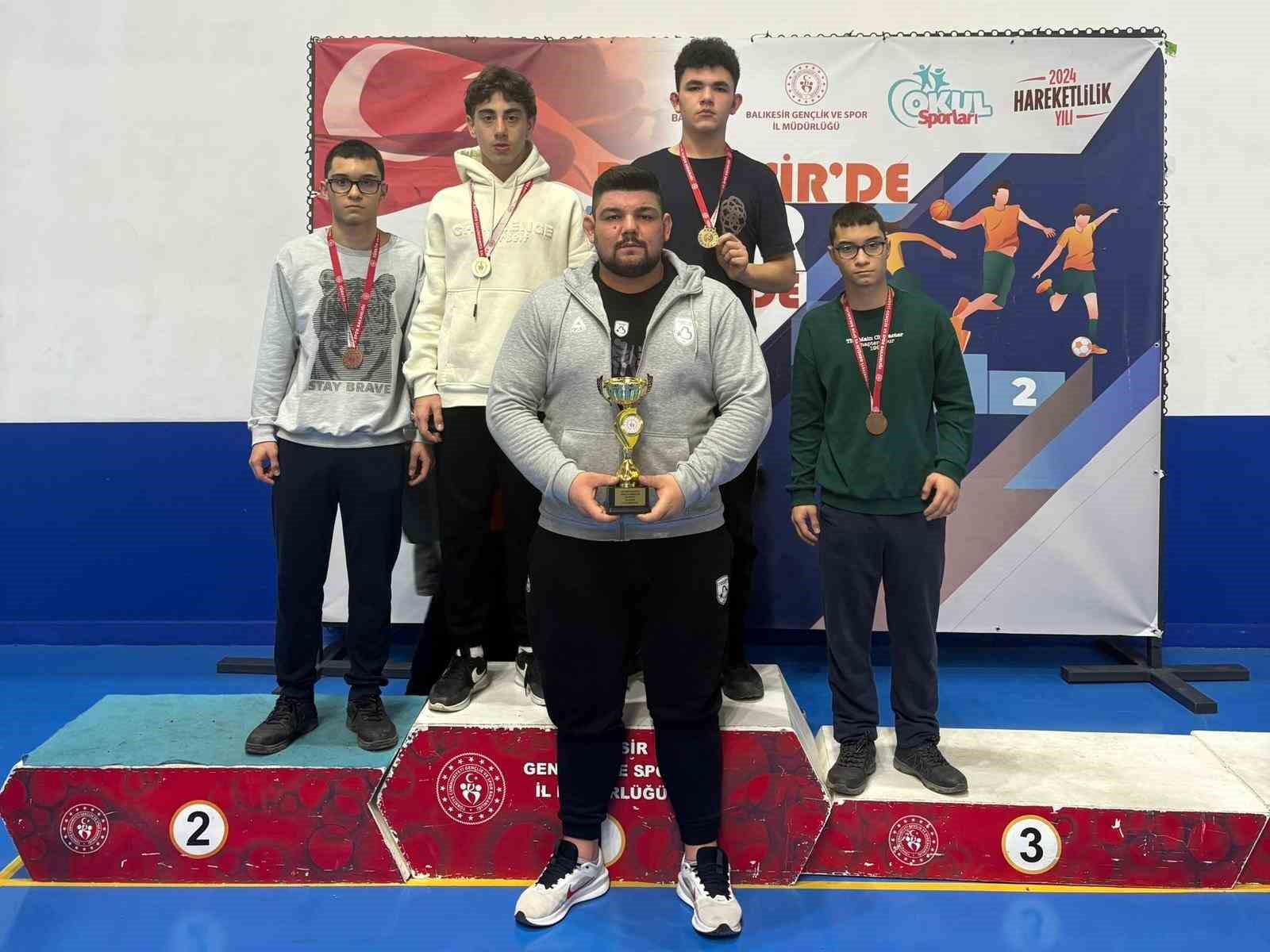 Balıkesir Büyükşehir’in sporcuları güreş ve judoda 18 madalya topladı
