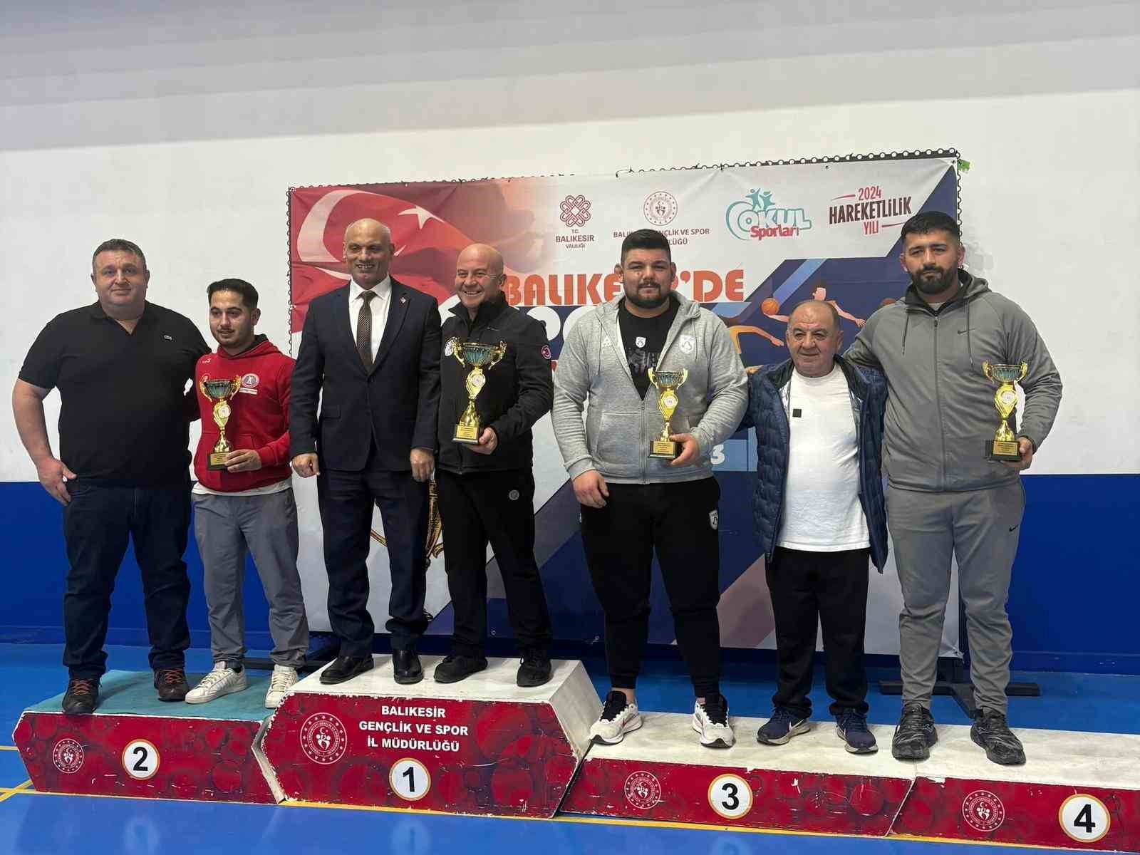 Balıkesir Büyükşehir’in sporcuları güreş ve judoda 18 madalya topladı
