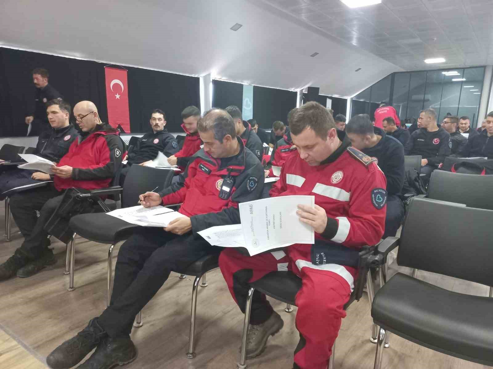 Balıkesir İtfaiyesi’nin kahramanları afetlere karşı güçleniyor
