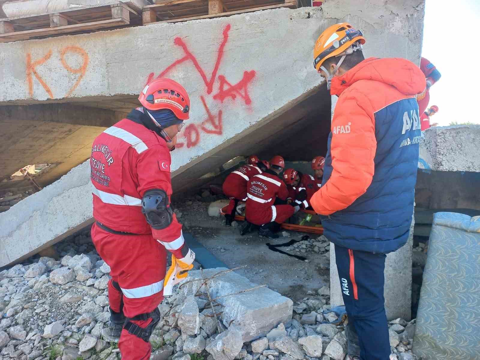 Balıkesir İtfaiyesi’nin kahramanları afetlere karşı güçleniyor
