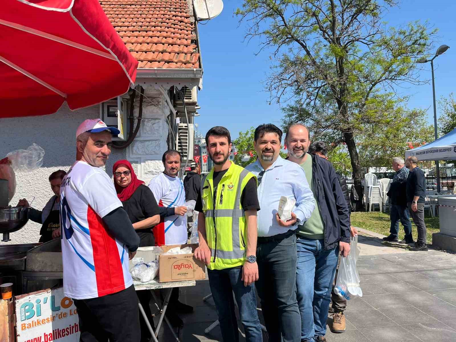 Balıkesir TCDD çalışanlarından geleneksel lokma hayrı
