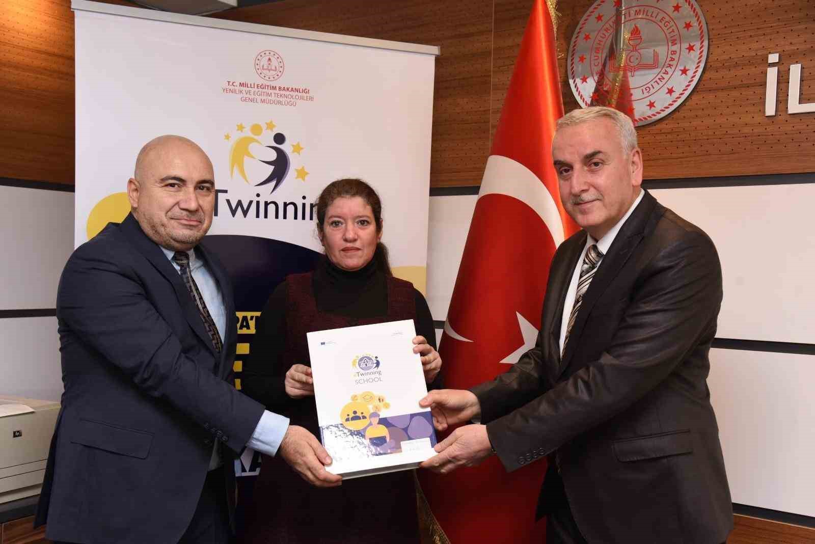 Balıkesir’de 10 okula uluslararası prestij belgesi
