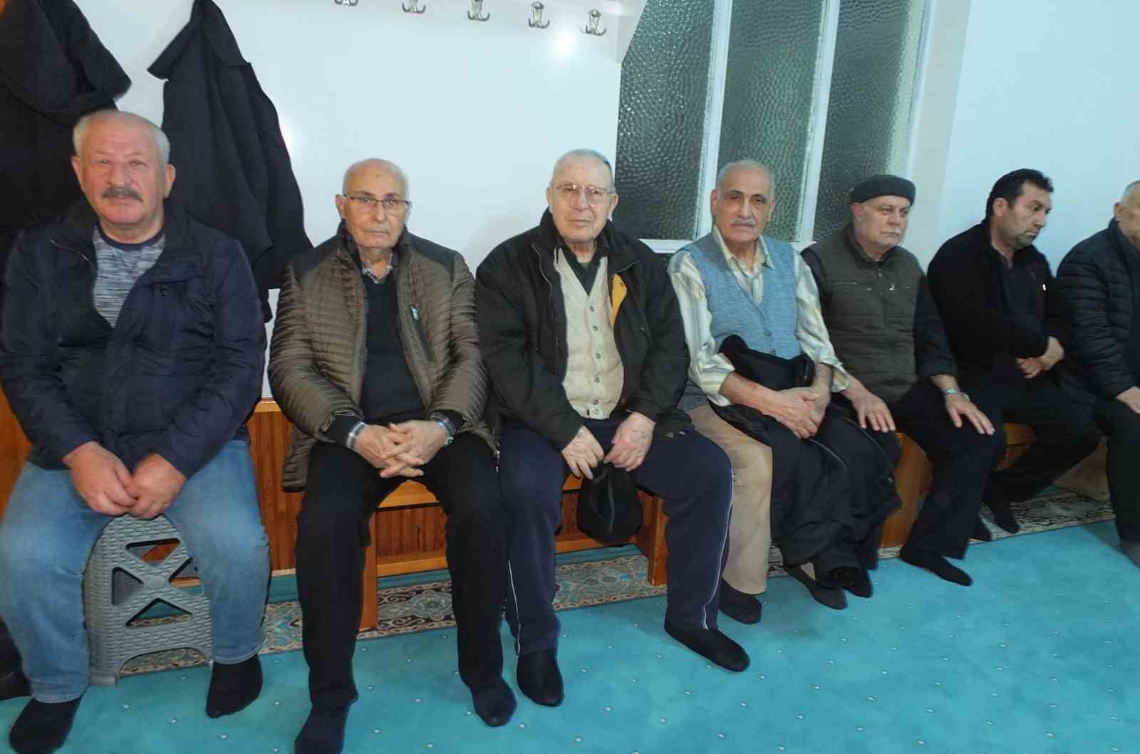 Balıkesir’de 3 dakika erken okunan ezan kafaları karıştırdı
