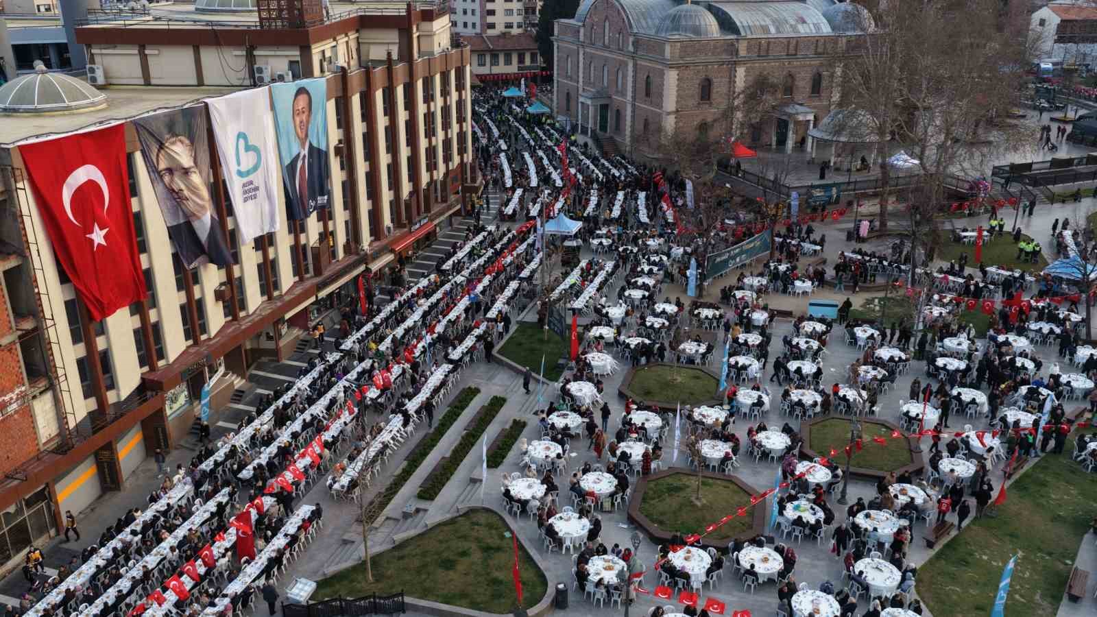 Balıkesir’de 30 bin kişilik dev iftar
