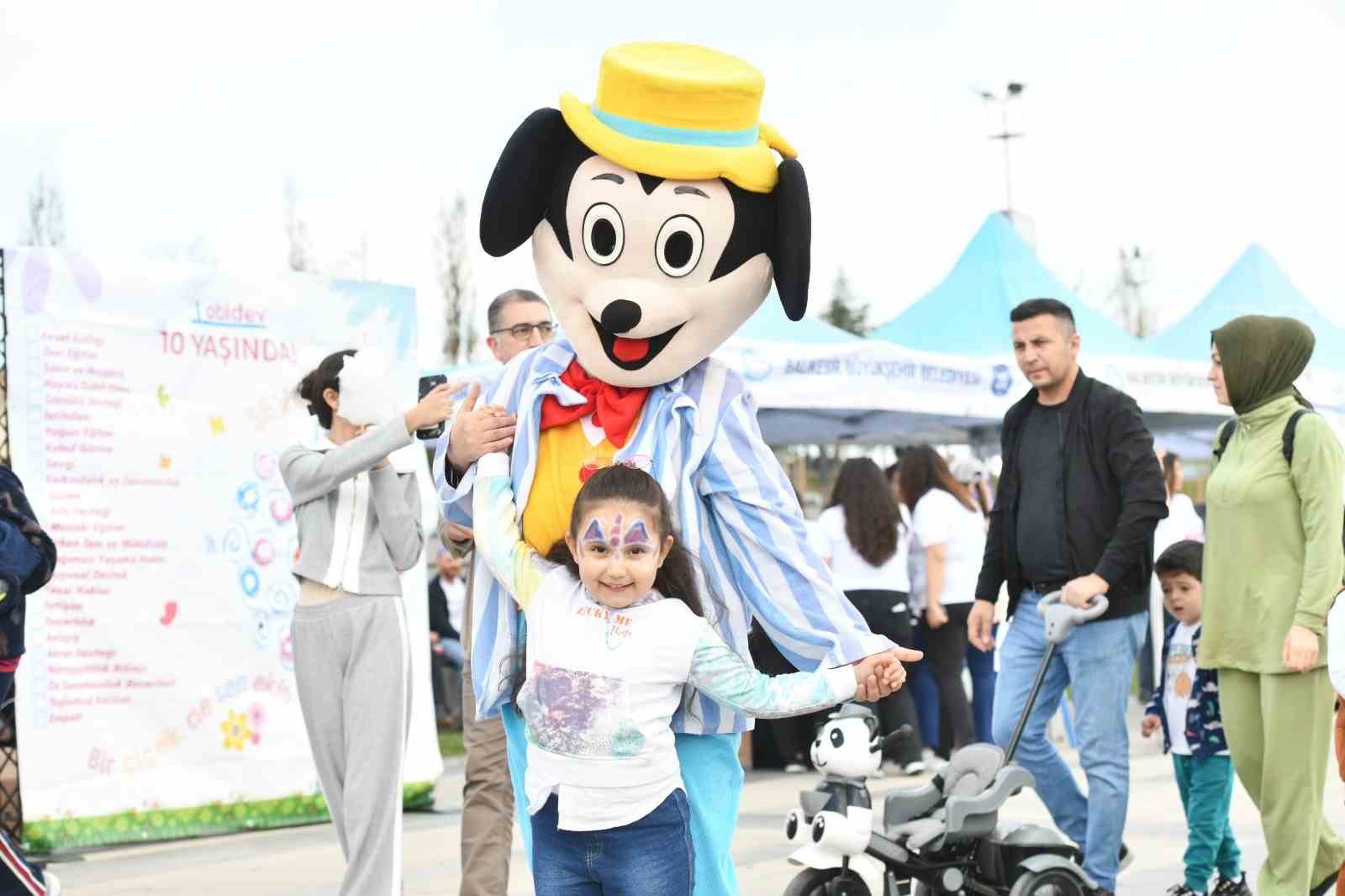 Balıkesir’de adımlar otizm farkındalığı için atıldı
