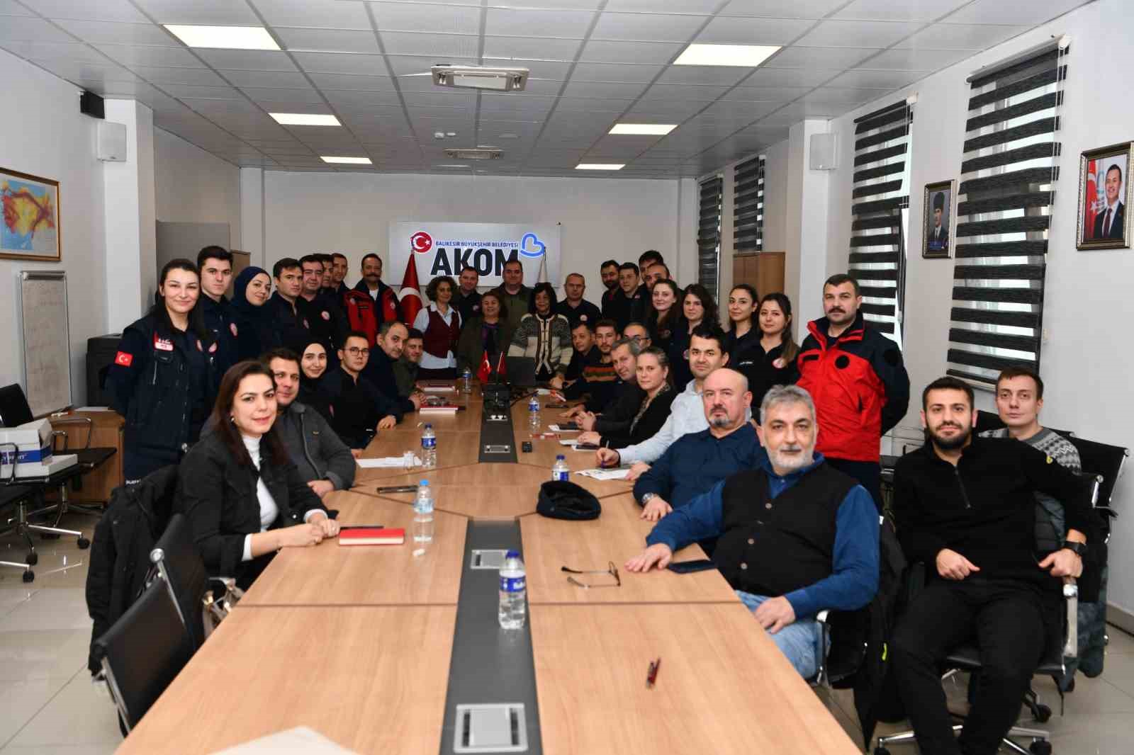 Balıkesir’de afetlere karşı dirençli eğitmenler yetiştiriyor
